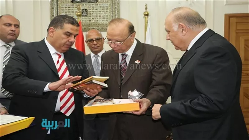 بالصور.. محافظ القاهرة يستقبل مسئولي مستشفي 57357
