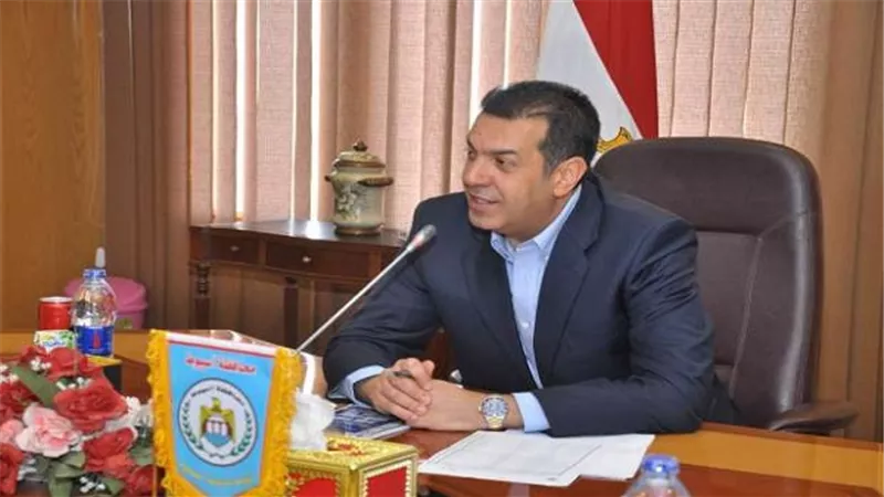 محافظ أسيوط يلتقي بوفد من مجلس الوزراء لمتابعة المشروعات 