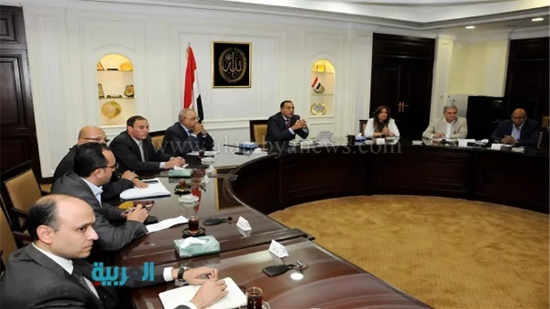 وزير الإسكان: الحكومة توفر الدعم لإحداث طفرة في مشاريع الصرف الصحي