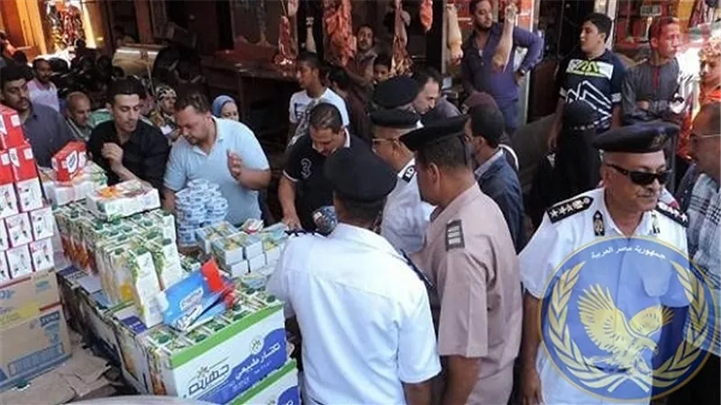 ضبط 926 علب سجائر لبيعها بأزيد من السعر الرسمي بالقاهرة