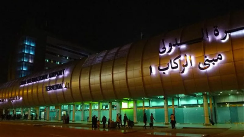ضبط راكبة حاولت تهريب 100 ألف ريال قبل سفرها للكويت بمطار القاهرة 