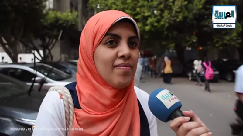 بالفيديو.. تدخين الفتيات موضة أم منافسة للشباب؟.. مواطنون: تقليد أعمى للغرب.. وآخرون: