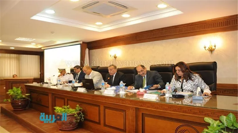 محافظ الجيزة لرؤساء الأحياء: طبقوا القانون دون تجاوزات
