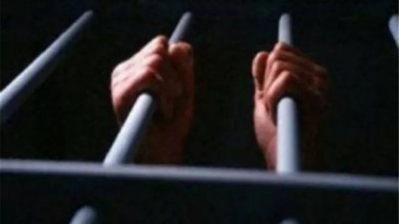 الحبس شهر لطفل بتهمة لصق منشورات ضد إتفاقية 