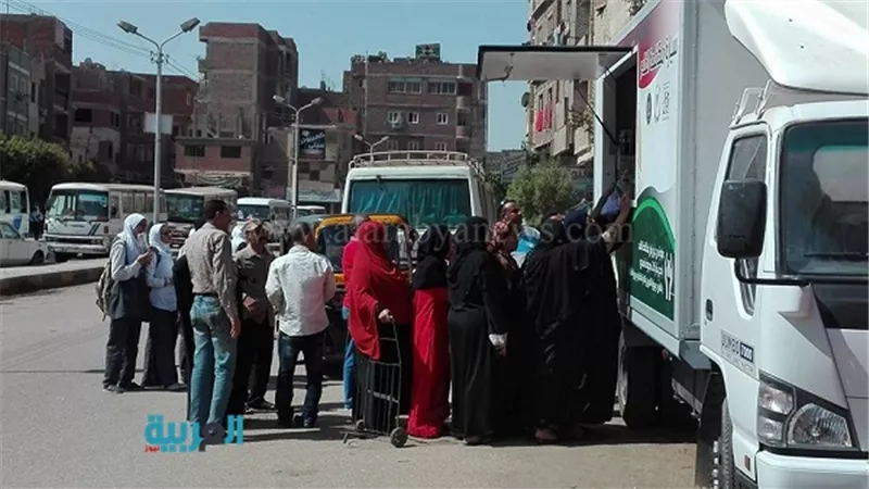 بالصور.. الدفع بسيارة سلع تموينية مخفضة بمركز أوسيم