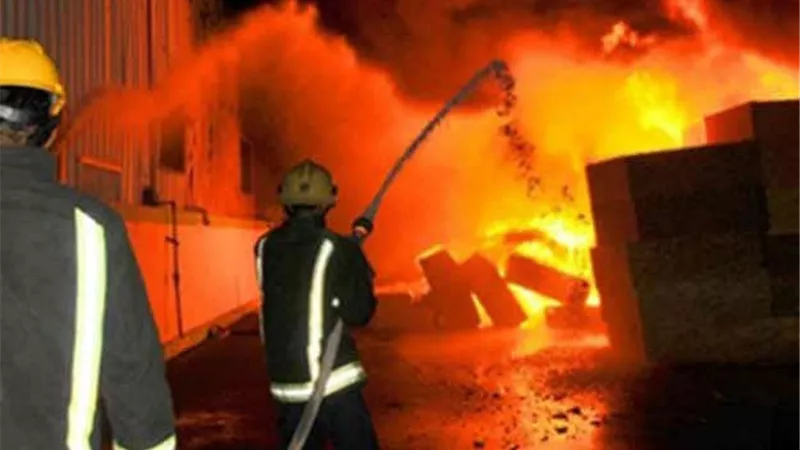 الحماية المدنية بالاسكندرية تسيطر على حريق مصنع فوم بأبيس