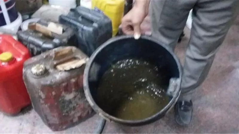 ضبط مواد مجهولة المصدر بمصنعين لتعبئة زيوت السيارات في البدرشين