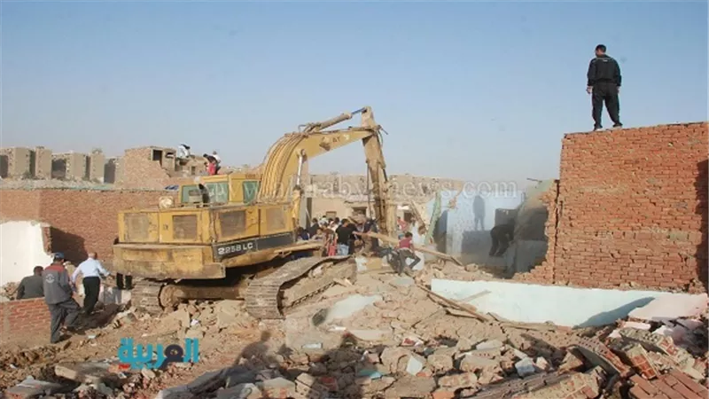 العاصمة تواصل تسكين أهالي منشأة ناصر بالأسمرات.. نقل 870 أسرة حتى الآن.. محافظ القاهرة: 2018 سيتم الانتهاء من مشكلات مساكن الخطورة الداهمة.. ويؤكد: عدد الوحدات السكنية سيصل إلي 17 ألف وحدة 