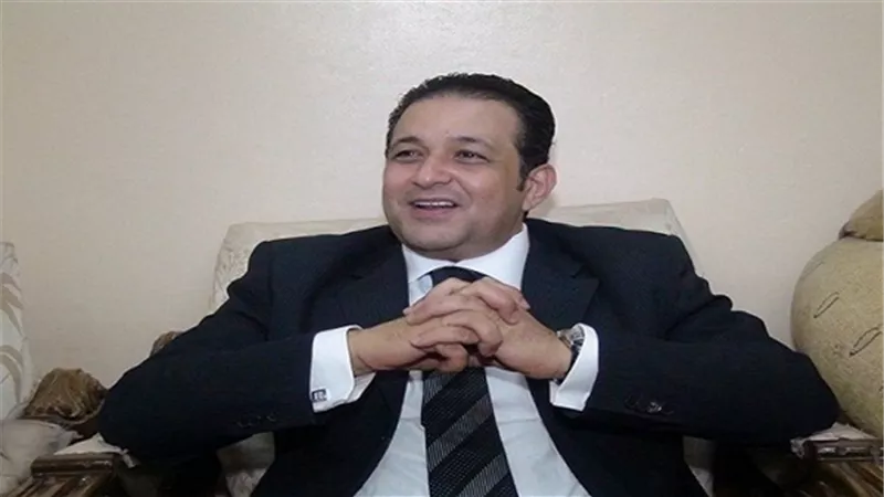 علاء عابد يساهم فى حل أزمة السكر بالصف