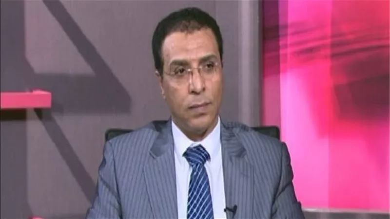 خبير اقتصادي: الحكومة تبيع الشعب لرجال الأعمال منذ 2005