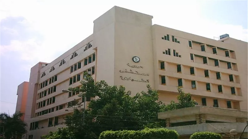 وفد نيجيري يطمئن على طالبين مُصابين بمستشفى جامعة المنصورة