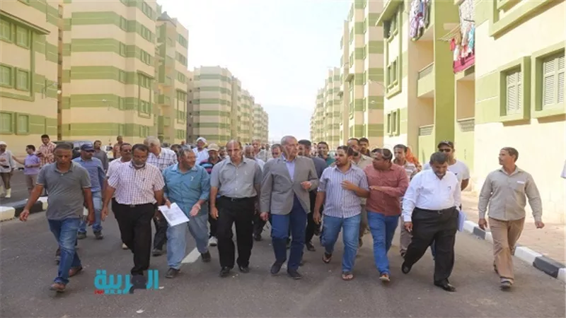 بالصور.. محافظ السويس يتفقد مدن الإسكان الاجتماعي