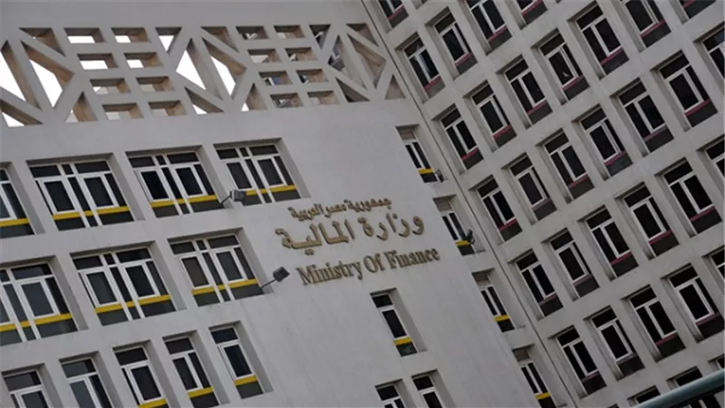 تثبيت آخر المتعاقدين موقتًا في 