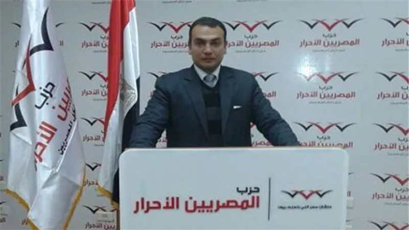 شريف نادي: بدء أعمال الرصف في شارع 26 يوليو بملوي