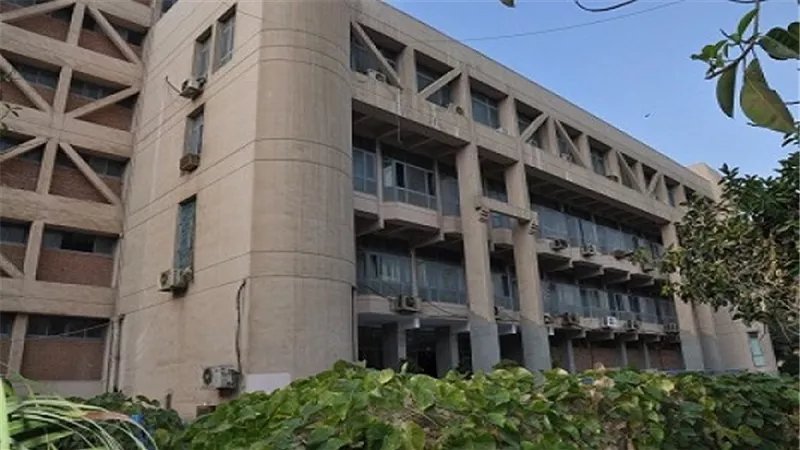 أستاذ بيئة يستعرض التهديدات البيئة للمحميات بندوة في 