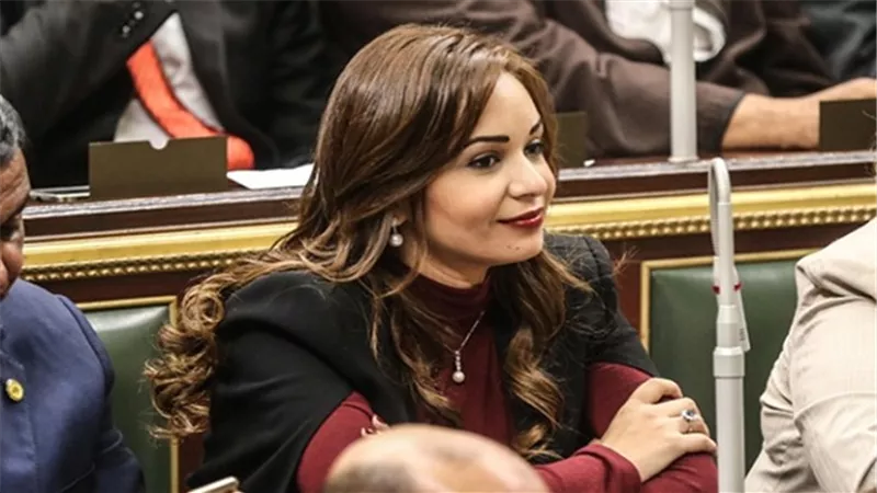 نائبة عن 