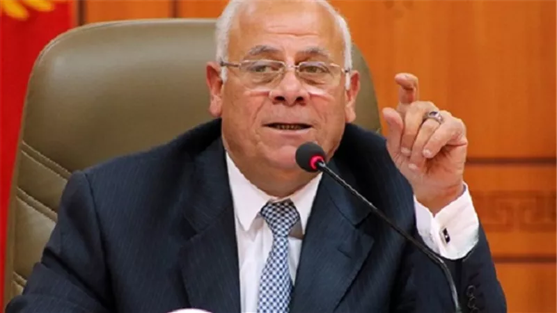 محافظ بورسعيد يشيد بجهود مديرية التموين في توفير السلع الغذائية
