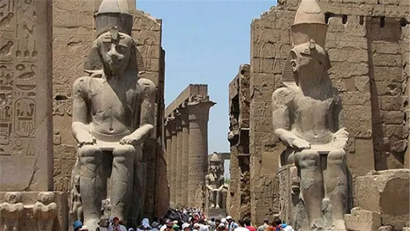 اللجنة الشعبية بالأقصر تكرم أمين عام منظمة السياحة العالمية