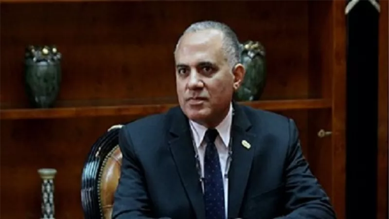 وزير الري يعود الى القاهرة بعد زيارته لجنوب السودان