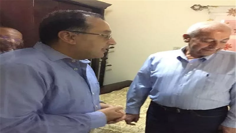 بالصور.. وزير الإسكان ومحافظ أسوان يسلمان عقود 4920 وحدة بالإسكان الاجتماعي