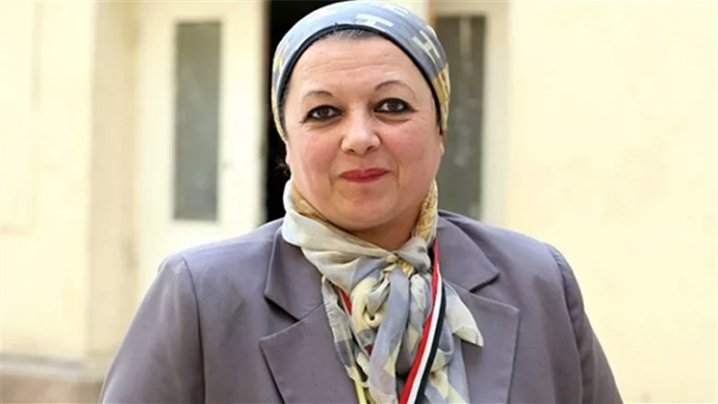 نائبة عن 