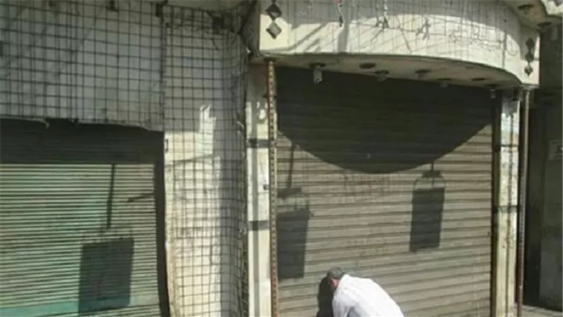 إغلاق محل بميدان السيدة زينب لمخالفته شروط التراخيص