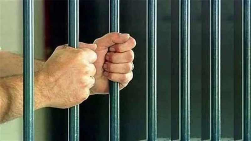 حبس عاطل انتحل صفة شرطي بمدينة نصر