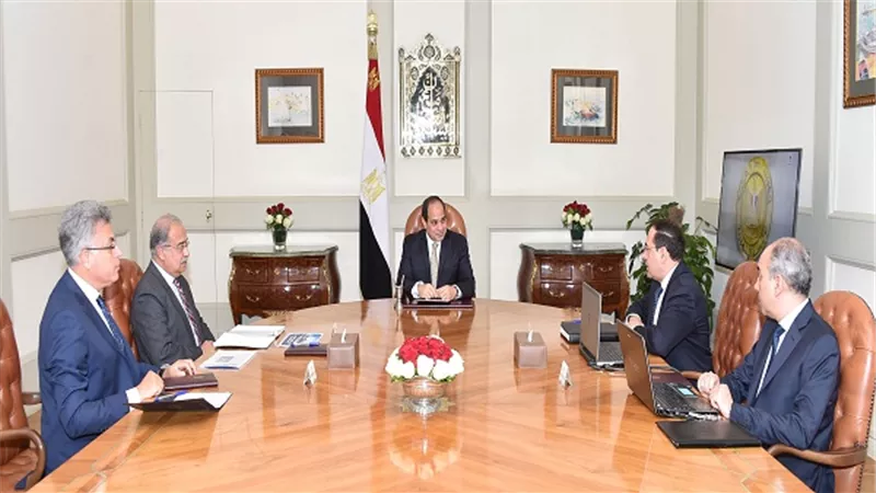 السيسي يستعرض خطة وزارة البترول لتوفير احتياجات السوق المحلية