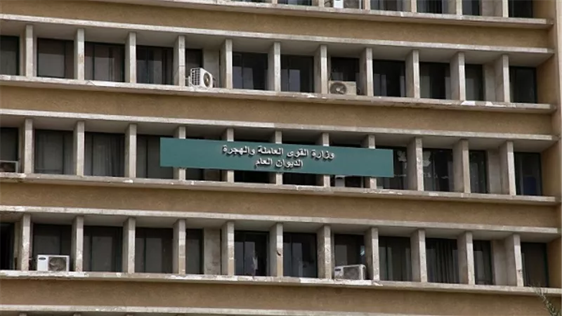 الانتهاء من قبول طلبات 60 معلم لتشغلهم بالإمارات .. غدا
