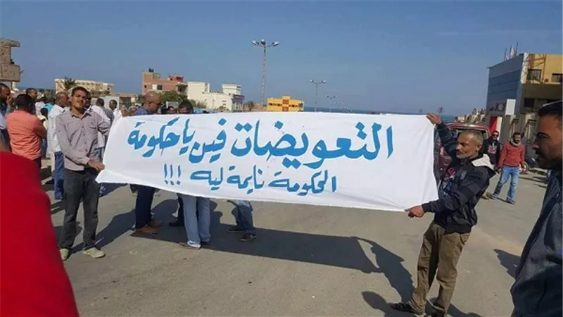بالصور.. وقفة لأهالي رأس غارب للمطالبة بتعويض متضرري السيول