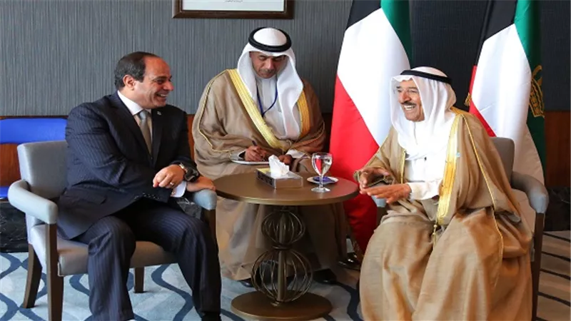 السيسي يلتقي بأمير دولة الكويت على هامش القمة العربية الافريقية