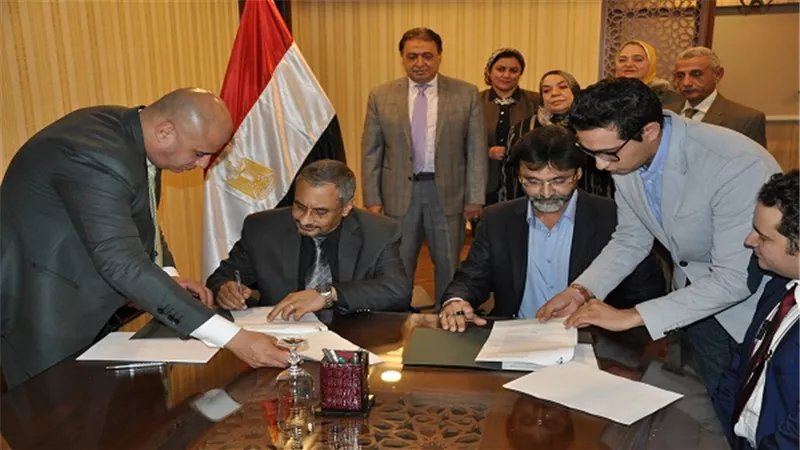 وزير الصحة يشهد توقيع عقد أنشاء أول مصنع أمصال لإنفلونزا الطيور