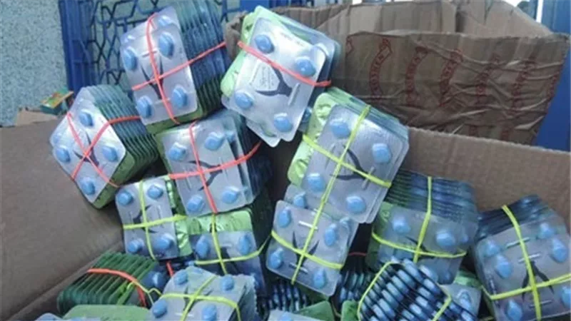 مندوب شركة الأدوية يغرى 