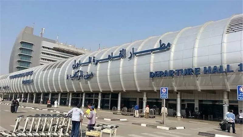 وصول جثمان الشاعر حسن عقل إلى القاهرة قادمًا من باريس