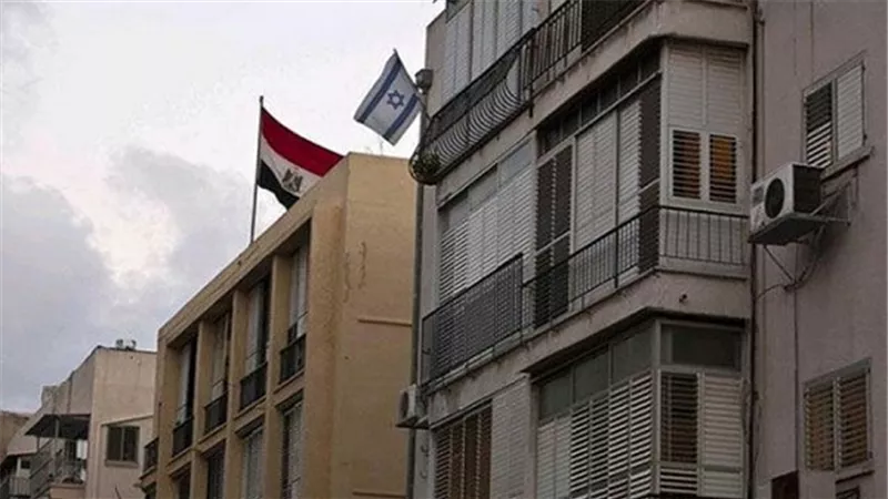 سفارة إسرائيل بالقاهرة تطالب المصريين بمراسلتها عبر 