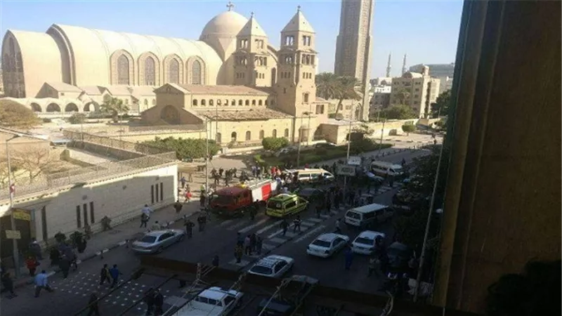 بث مباشر.. انفجار الكنيسة الكاتدرائية بالعباسية 