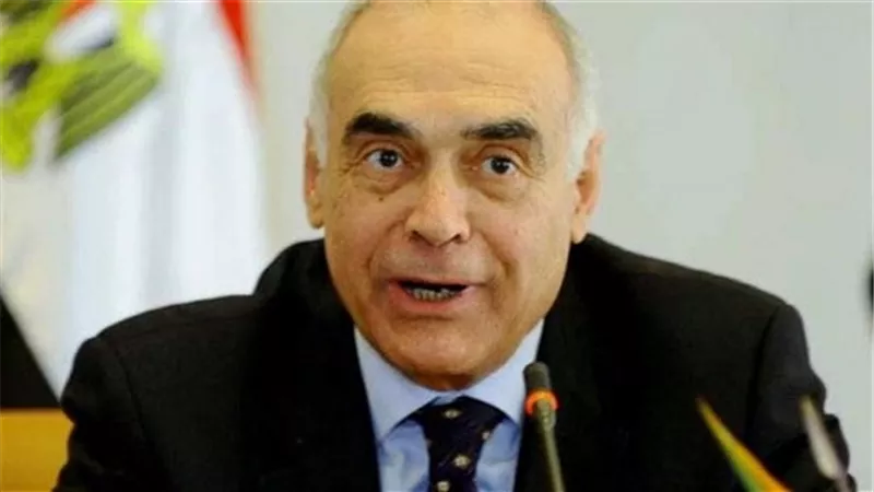 السفير العراقي الجديد يصل مطار القاهرة