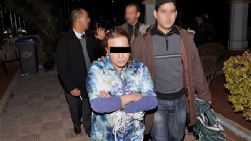 سيدة تمارس الرزيلة مع محصل الغاز ..فألقت نفسها من الثالث