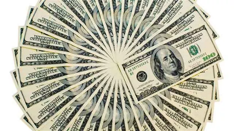 الدولار يتراجع أمام الجنيه.. و