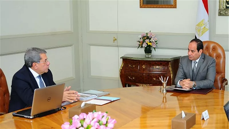 السيسي يعقد اجتماعاً مع وزير المالية.. 