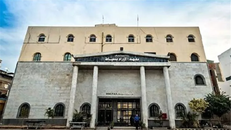 استئصال ورم يزن 33 كيلو من بطن مريض بدمياط