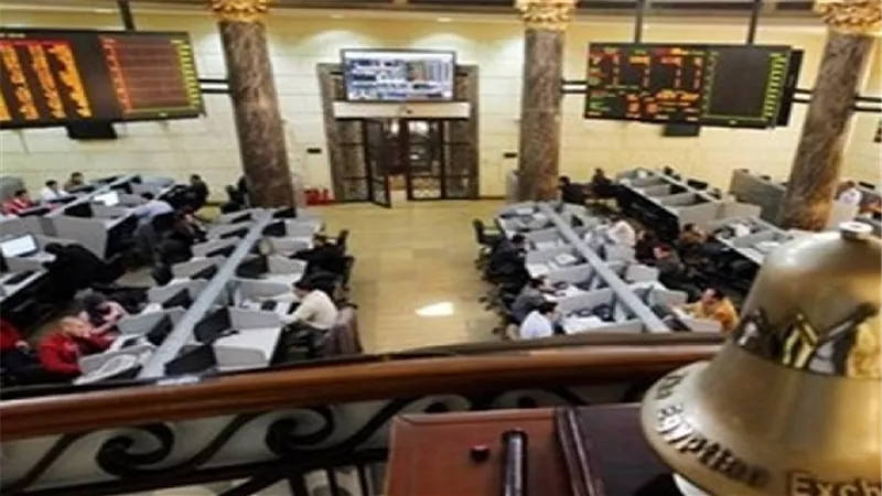 انخفاض جماعي لمؤشرات البورصة بمنتصف التعاملات