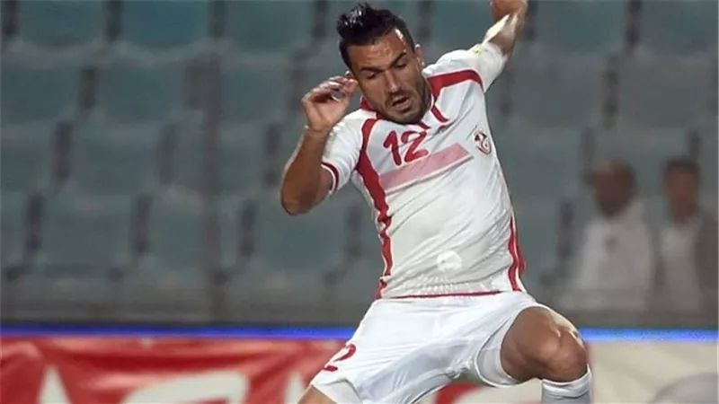 معلول يقود تونس أمام الجزائر بأمم أفريقيا