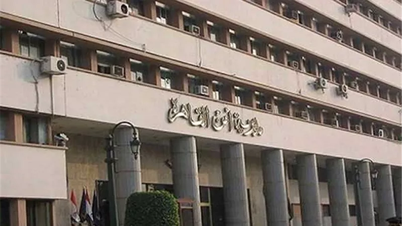 أمن القاهرة يقتحم وكرا للاتجار بالمخدرات بطريق القطامية