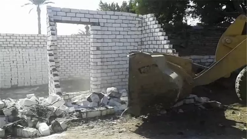 إزالة تعدٍ على أرض زراعية بدمياط