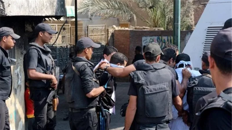 ضبط 4 هاربين من تنفيذ أحكام قضائية في أبوالنمرس