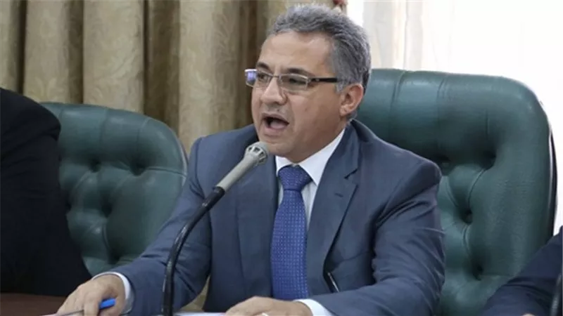 غدًا.. البرلمان يستدعي محافظ القاهرة لحل أزمة إعلانات الطرق