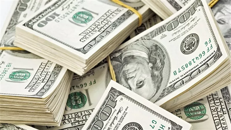 الدولار يهبط 5 قروش.. ويسجل 18.30 جنيهًا بالبنك الأهلي المصري