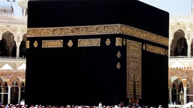 بالفيديو.. غضب بالسعودية وتصدر هاشتاج ‏#القبض_على_شخص_حاول_حرق_الكعبة