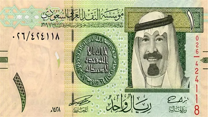 الريال السعودي يتراجع إلى 480 قرشًا بالبنوك